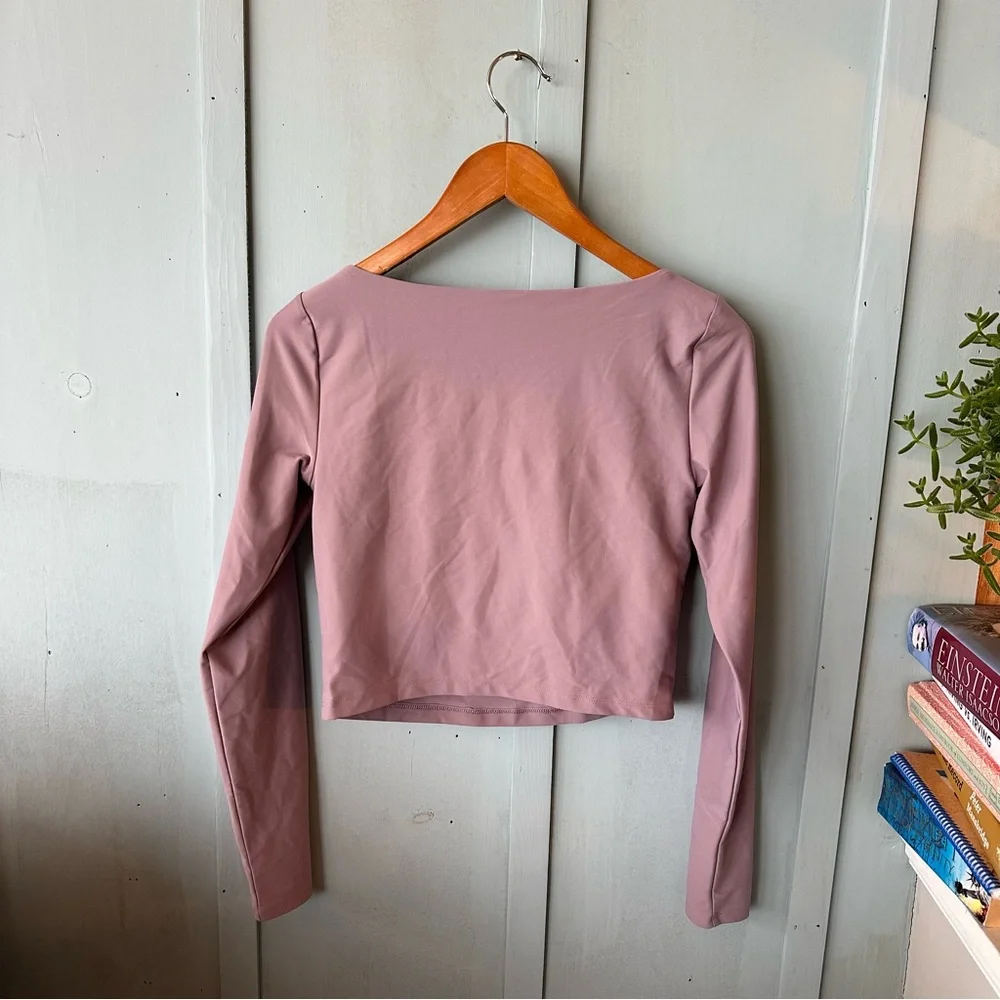 Old Navy Set PowerSoft Long-Sleeve Crop Support Top & High Waisted 7/8 Leggings - Picture 6 of 14